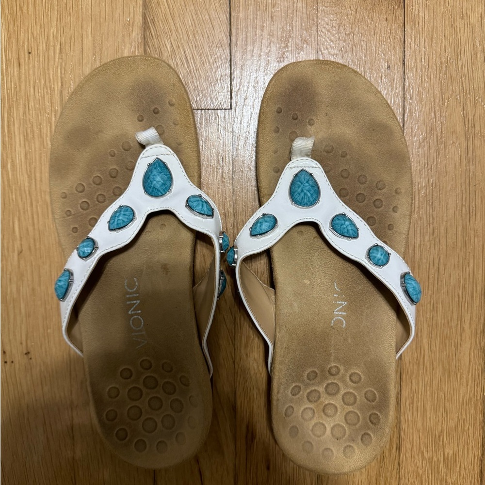 Vionic flip flops!